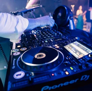 Live DJ and Sax Event Performance – DJ Sax Piano UK